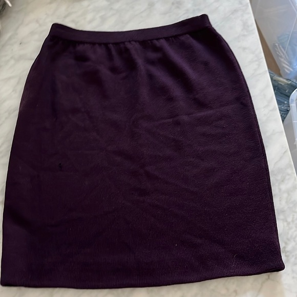 St. John Classic Knit Skirt. Size 8. Deep Purple! VTG